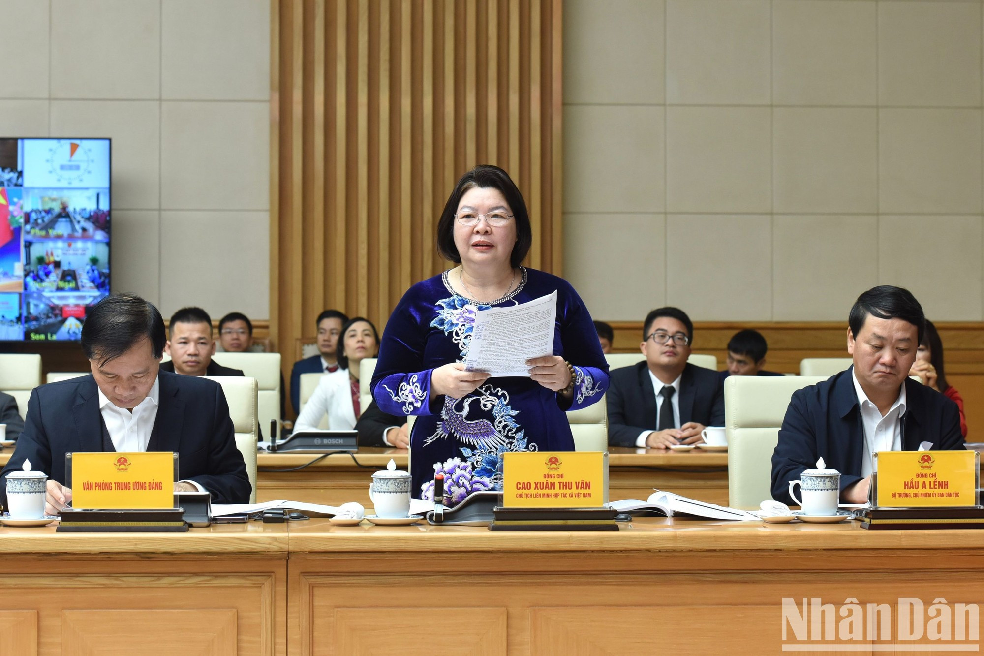 La presidenta de la Alianza de Cooperativas de Vietnam, Cao Xuan Thu Van, interviene en la reunión. La presidenta de la Alianza de Cooperativas de Vietnam, Cao Xuan Thu Van, interviene en la reunión.