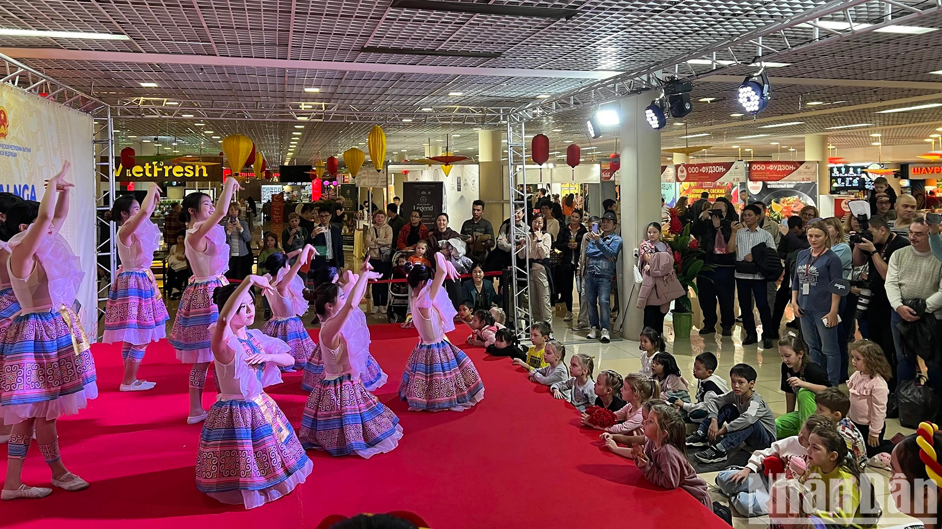 Un espectáculo de baile sobre la hermosa y tranquila región de noroeste de Vietnam.