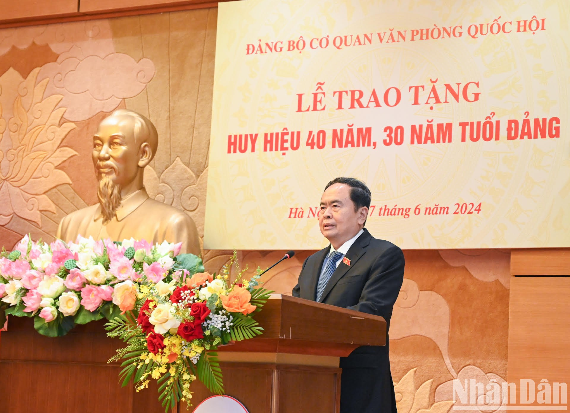 El presidente parlamentario Tran Thanh Man habla en el evento.