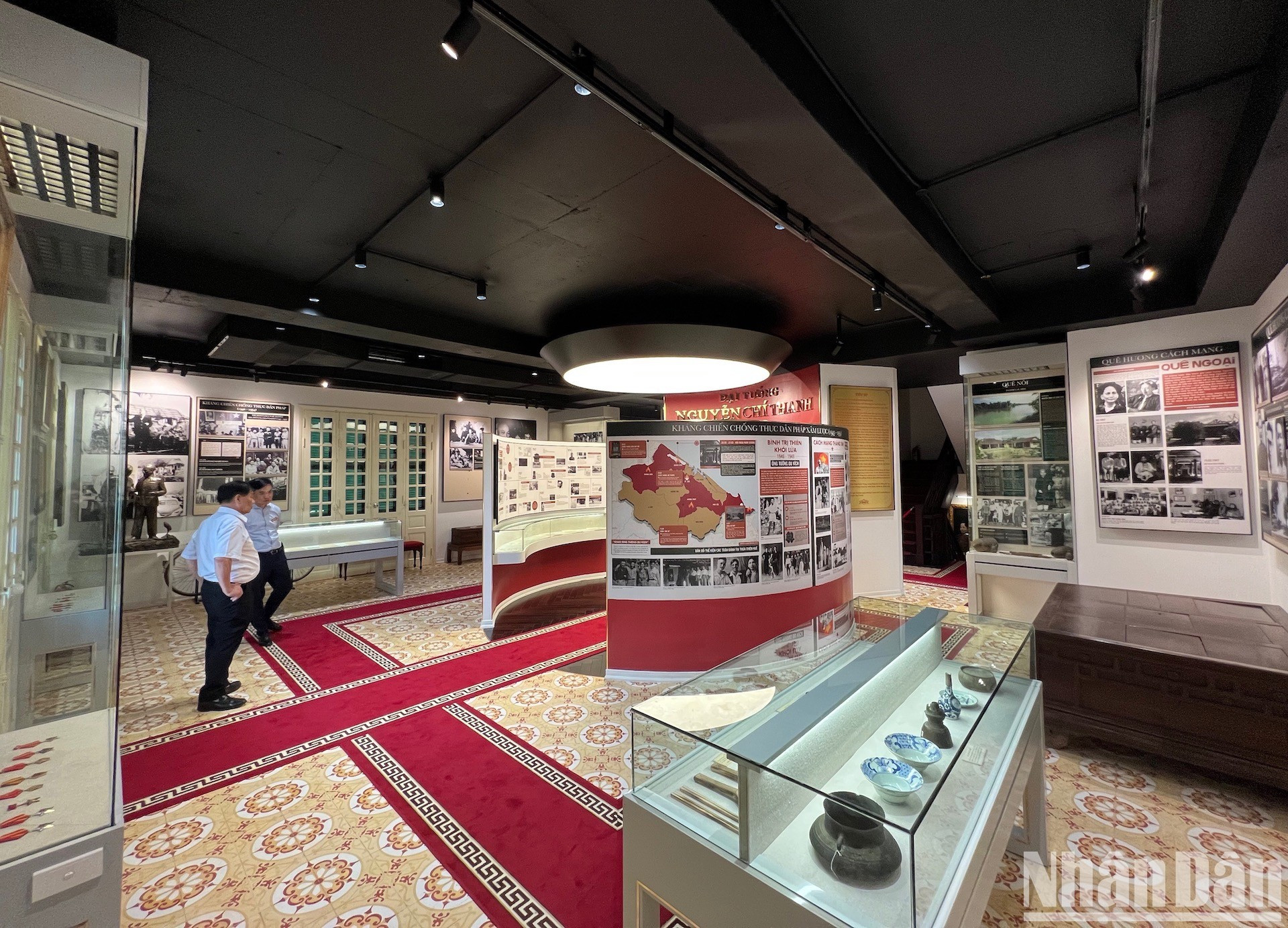 El Museo atesora más de 300 imágenes, 220 objetos, más de 150 documentos en papel y 23 estatuas de bronce.