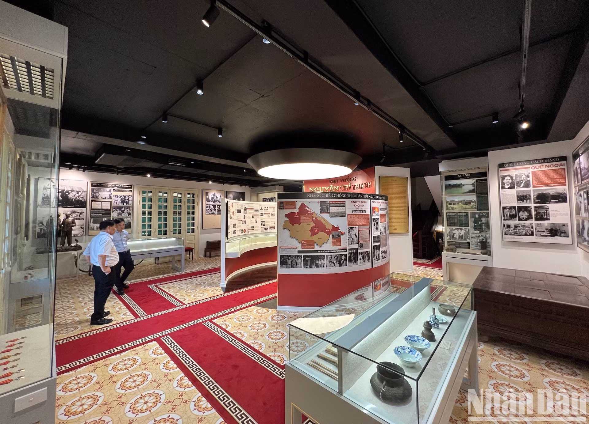 El Museo atesora más de 300 imágenes, 220 objetos, más de 150 documentos en papel y 23 estatuas de bronce.