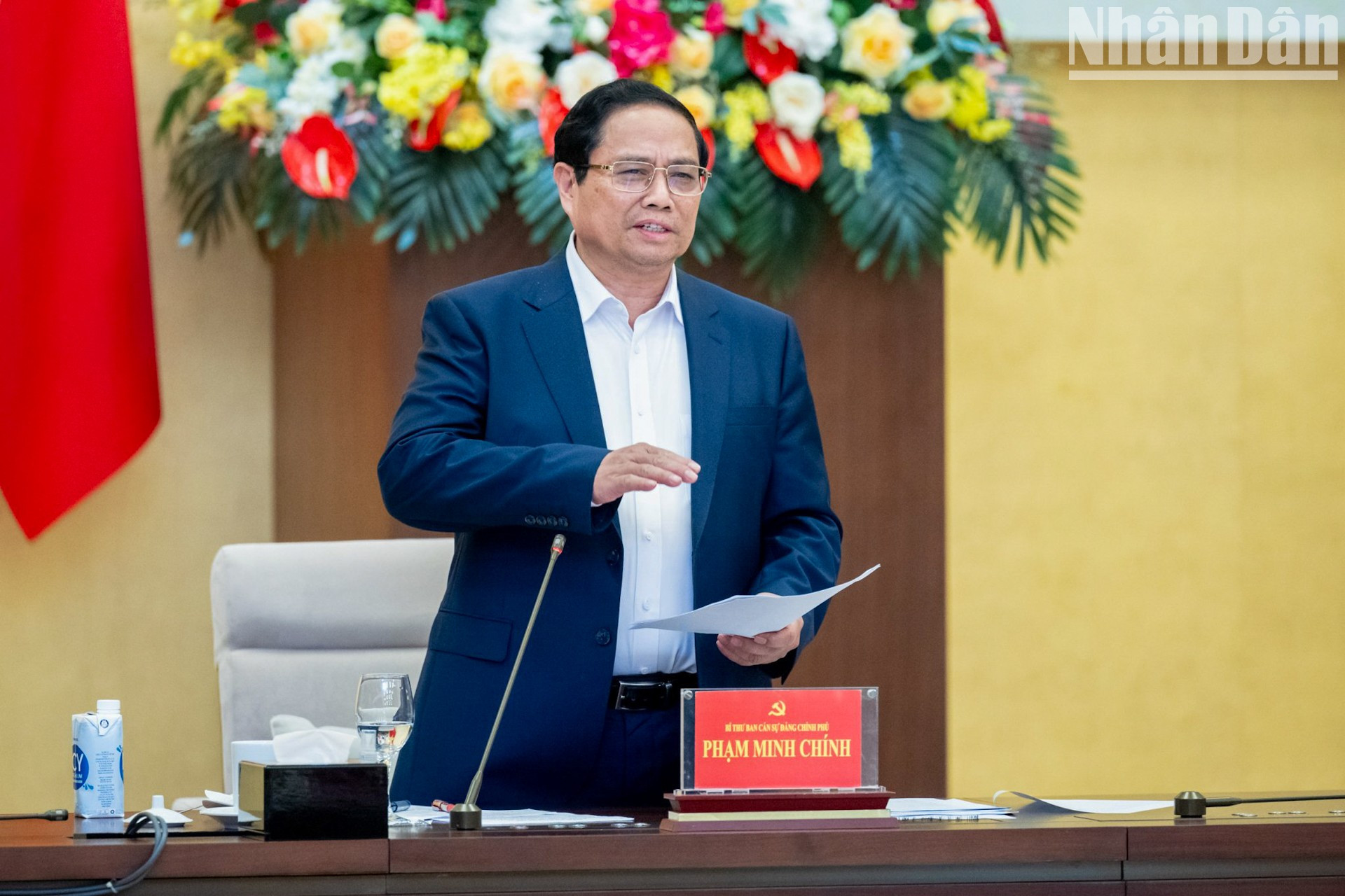 El primer ministro Pham Minh Chinh interviene en la reunión. El primer ministro Pham Minh Chinh interviene en la reunión.