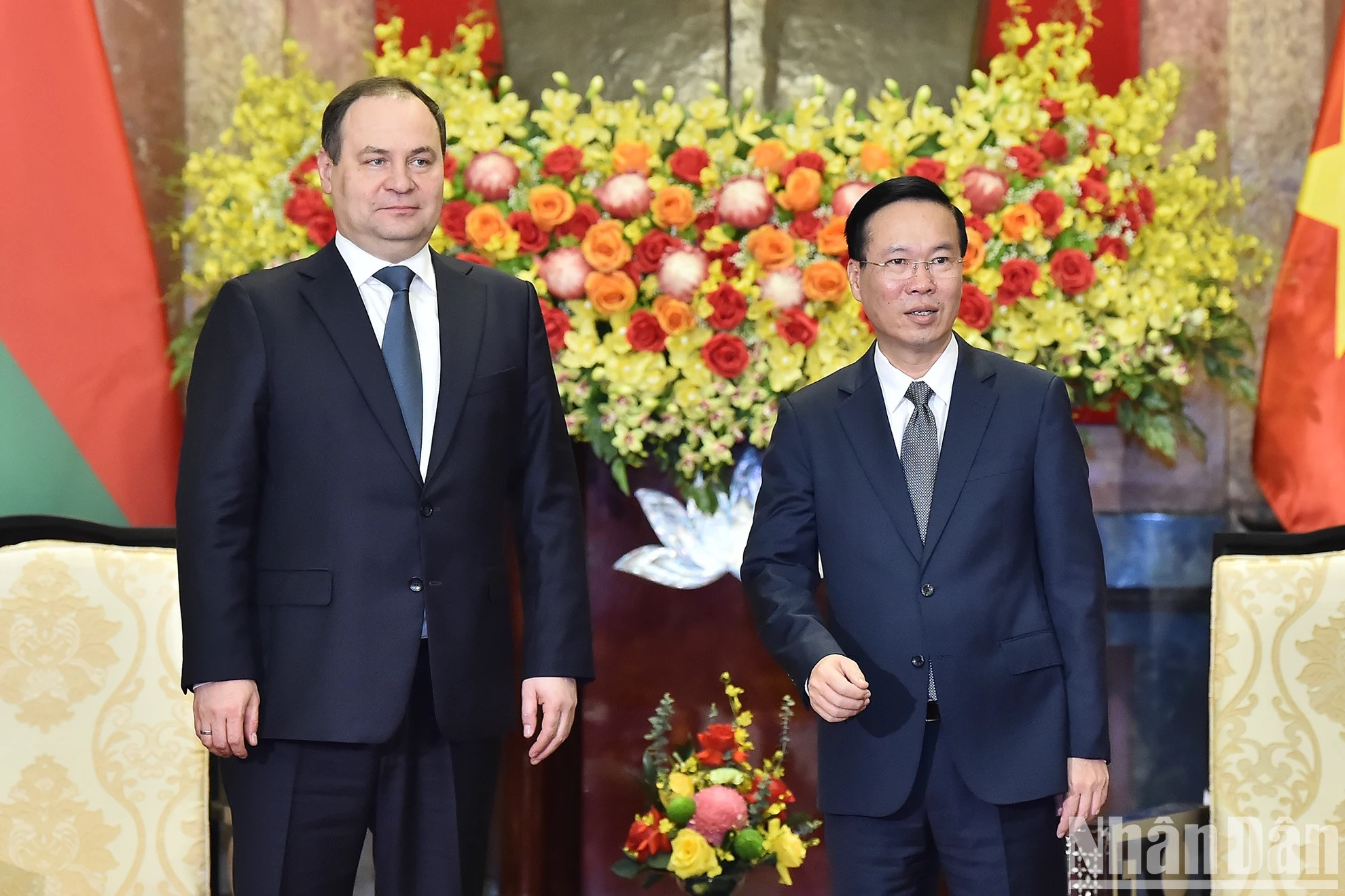 El presidente de Vietnam, Vo Van Thuong, y el primer ministro de Bielorrusia, Roman Golovchenko.