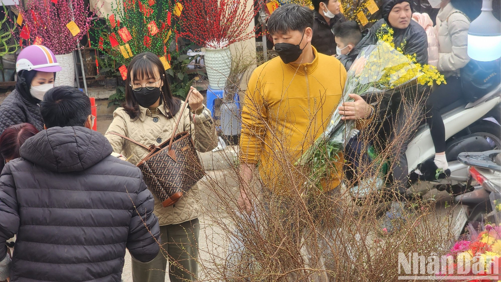 El mercador está abierto hasta las 23:00 horas del 30 de diciembre del calendario lunar. El mercador está abierto hasta las 23:00 horas del 30 de diciembre del calendario lunar.