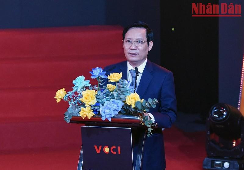 El presidente de la VCCI Pham Tan Cong interviene en la ceremonia inaugural.