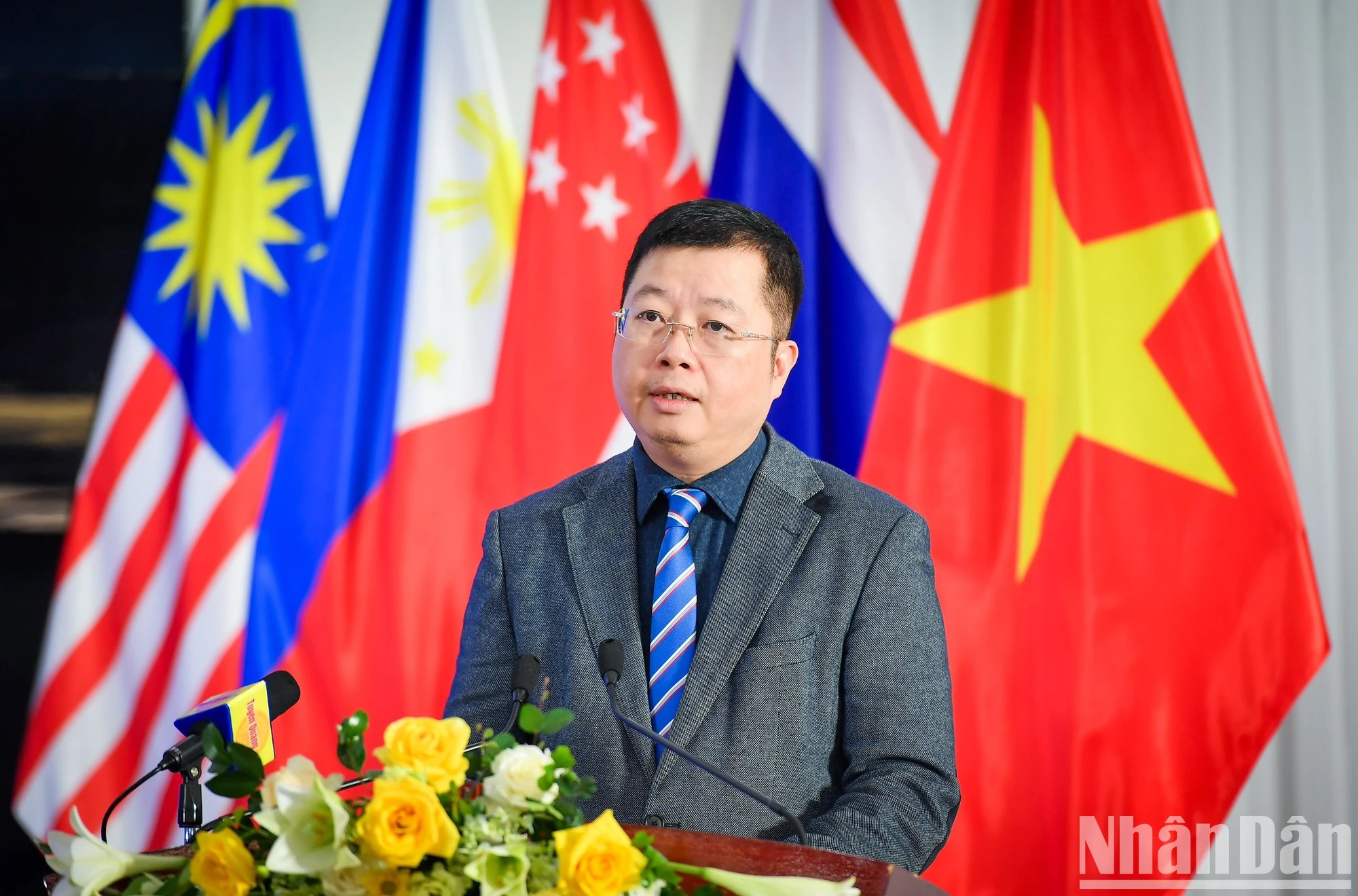 Nguyen Thanh Lam, viceministro de Información y Comunicación de Vietnam, destaca que el seminario permite a los medios periodísticos en la Asean intercambiar experiencias. Nguyen Thanh Lam, viceministro de Información y Comunicación de Vietnam, destaca que el seminario permite a los medios periodísticos en la Asean intercambiar experiencias.