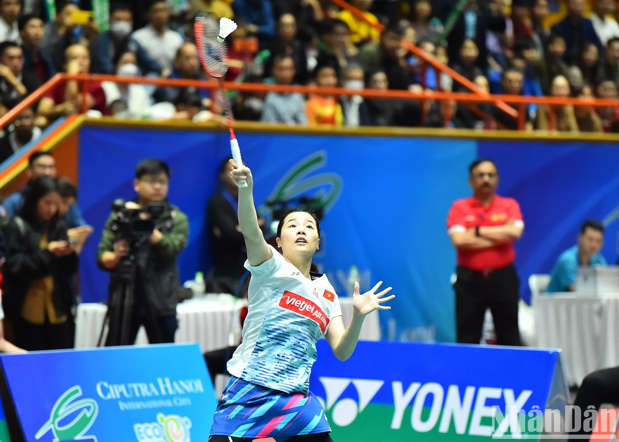 La victoria 21-7 en el primer set generó una gran ventaja para Thuy Linh en la final. La victoria 21-7 en el primer set generó una gran ventaja para Thuy Linh en la final.