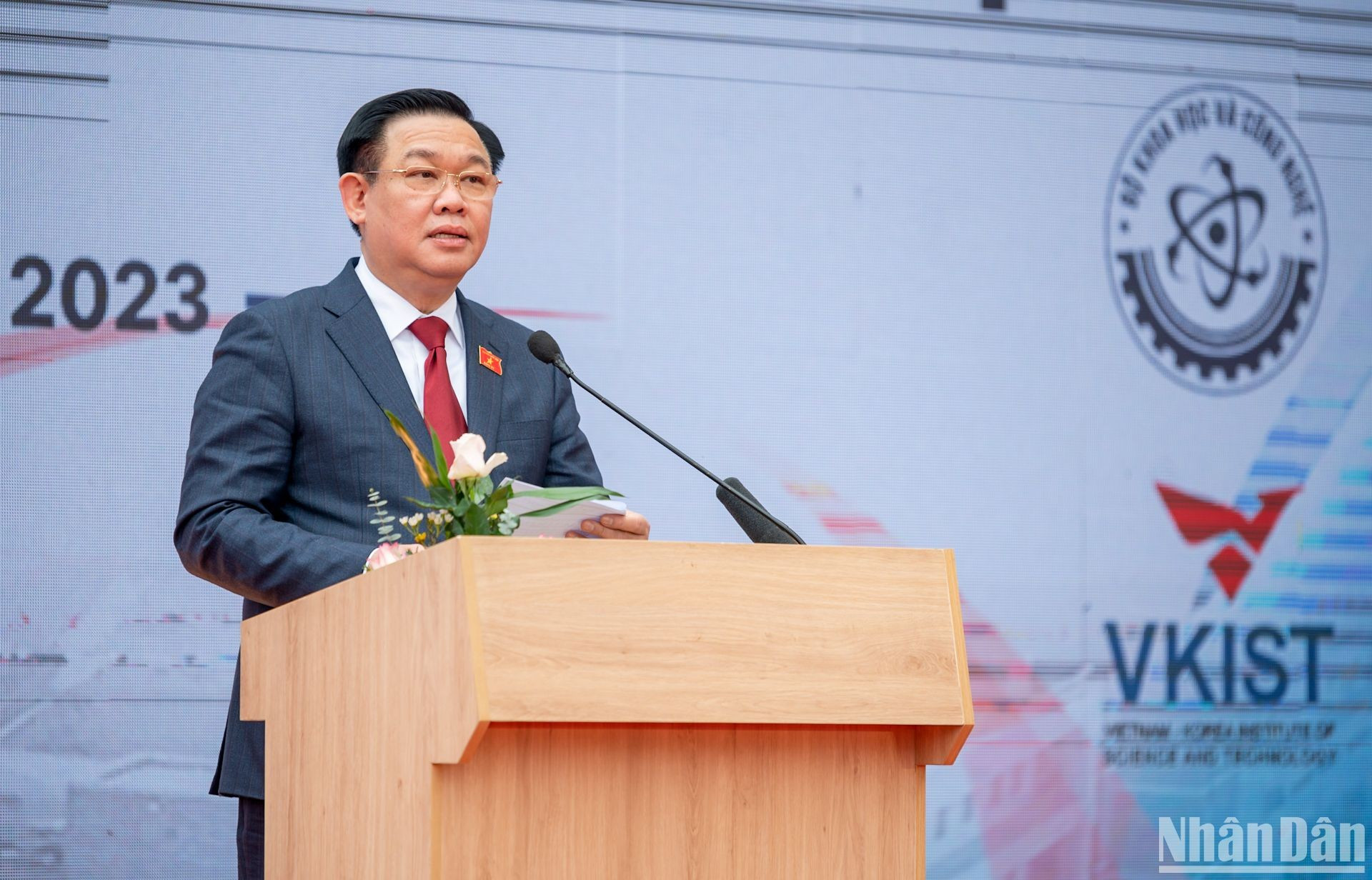 El presidente de la Asamblea Nacional de Vietnam interviene en el acto. El presidente de la Asamblea Nacional de Vietnam interviene en el acto.