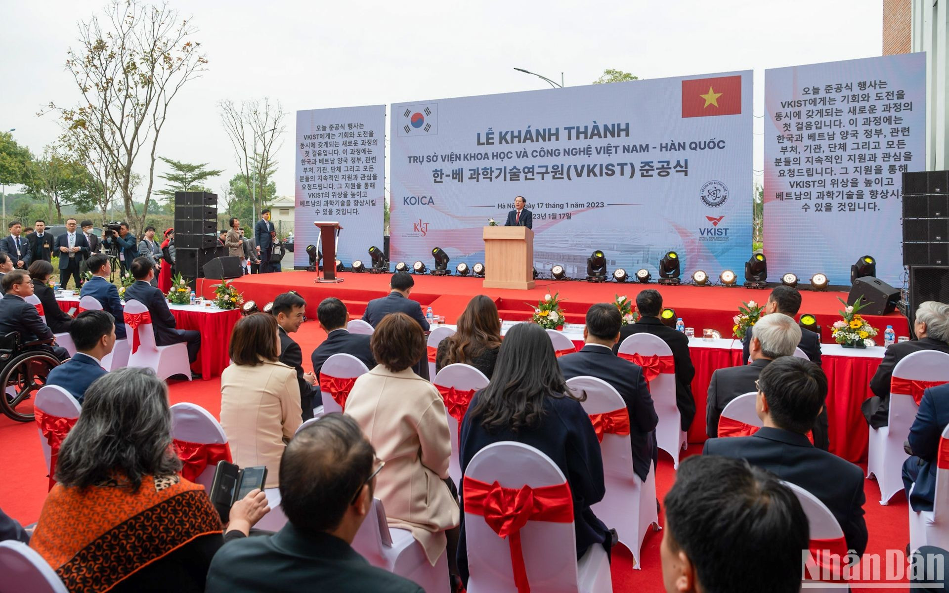 Escena de la ceremonia inaugural. Escena de la ceremonia inaugural.