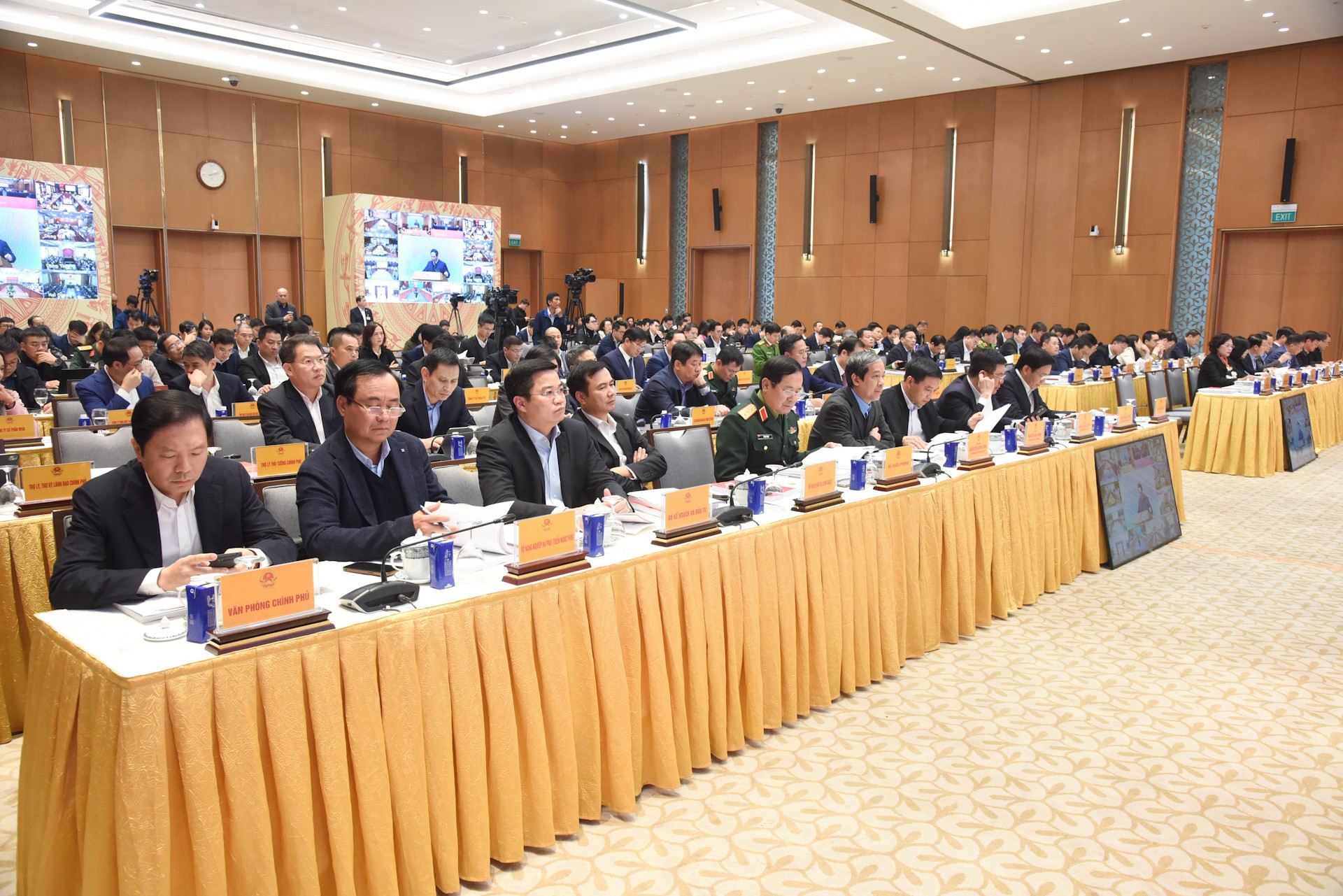 Representantes de los ministerios y sectores.