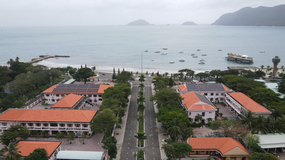 Zona del centro administrativo y turístico del distrito de Con Dao. Zona del centro administrativo y turístico del distrito de Con Dao.