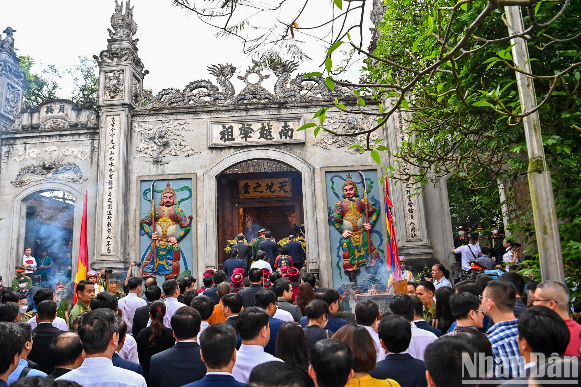 El acto transcurrió en una atmósfera de profundo respeto y solemnidad.