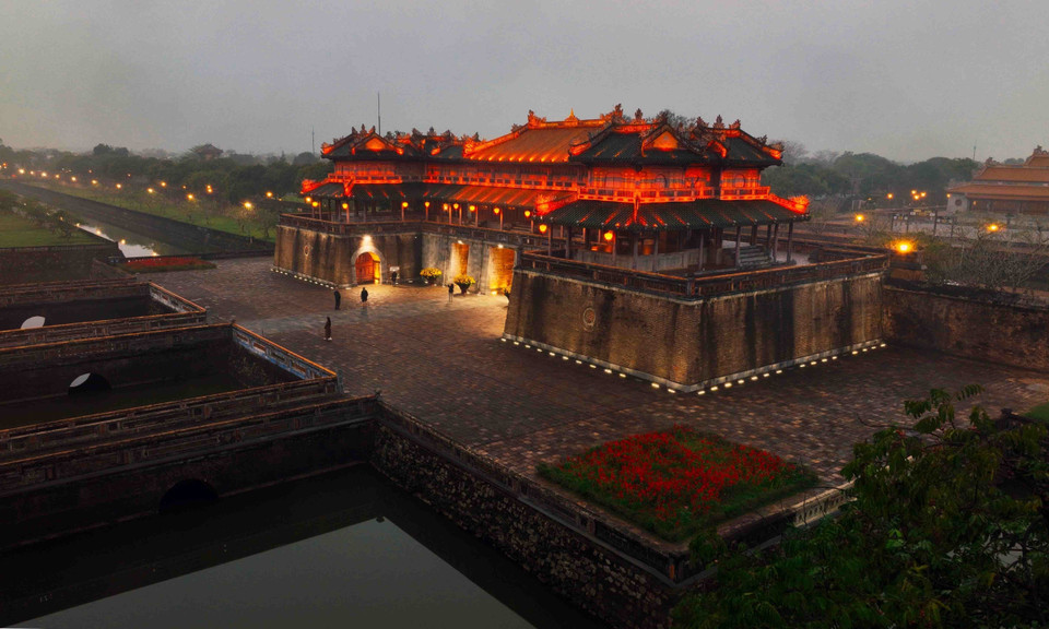 La Puerta de Ngo Mon representa la Ciudadela Imperial de Hue. La Puerta de Ngo Mon representa la Ciudadela Imperial de Hue.