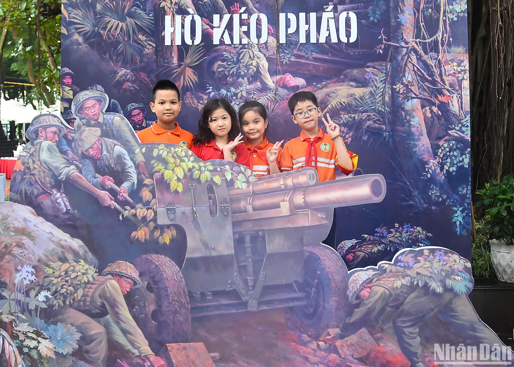 La zona de oportunidades fotográficas diseñada bajo el tema “Canto al arrastrar cañones”.