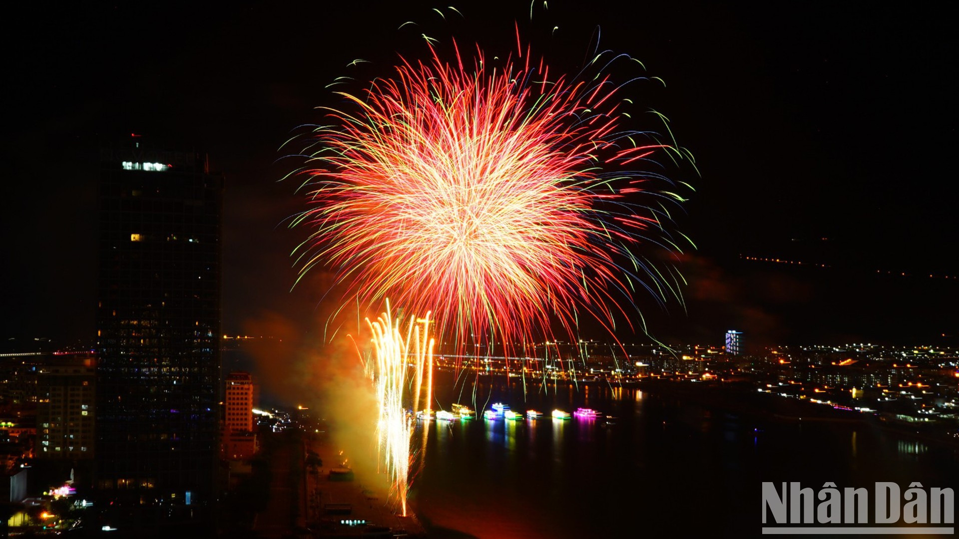 El elenco finlandés se coronó campeón en la edición 2019 del DIFF, el Festival Internacional de Fuegos Internacionales 2015 en Varsovia, capital polaca, y el Festival de Fuegos Artificiales de Montreal 2023 en Canadá. El elenco finlandés se coronó campeón en la edición 2019 del DIFF, el Festival Internacional de Fuegos Internacionales 2015 en Varsovia, capital polaca, y el Festival de Fuegos Artificiales de Montreal 2023 en Canadá.