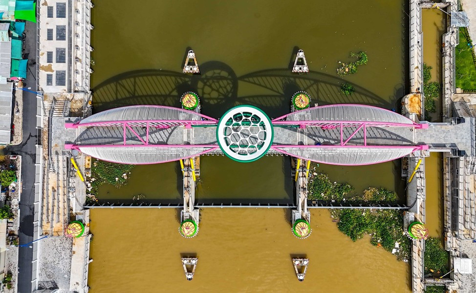 La esclusa de Cai Khe en el canal Khai Luong, en el distrito de Ninh Kieu, comenzó a operar en 2024 después de dos años de construcción. La esclusa de Cai Khe en el canal Khai Luong, en el distrito de Ninh Kieu, comenzó a operar en 2024 después de dos años de construcción.