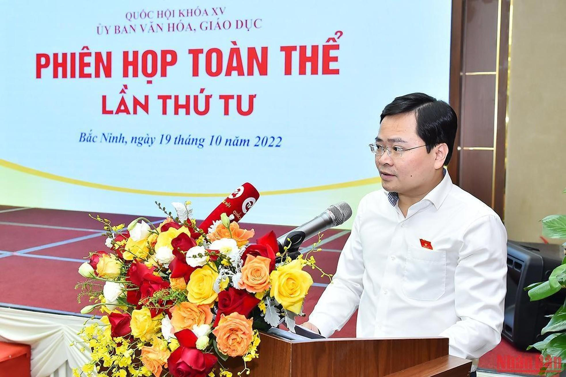 El secretario del Comité partidista en Bac Ninh, Nguyen Anh Tuan, interviene en el evento.