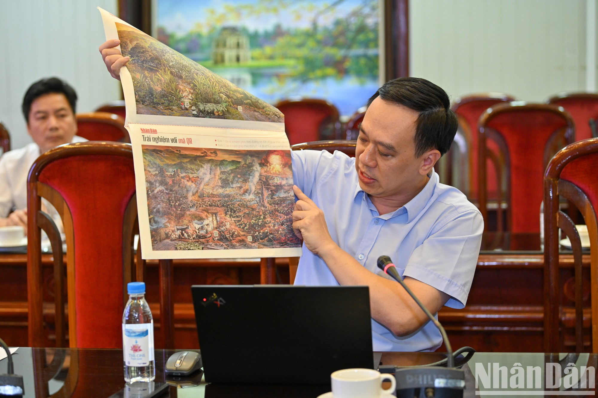 El subjefe de la Redacción Nhan Dan Digital Ngo Viet Anh habla de las improntas de renovación en esa publicación. El subjefe de la Redacción Nhan Dan Digital Ngo Viet Anh habla de las improntas de renovación en esa publicación.