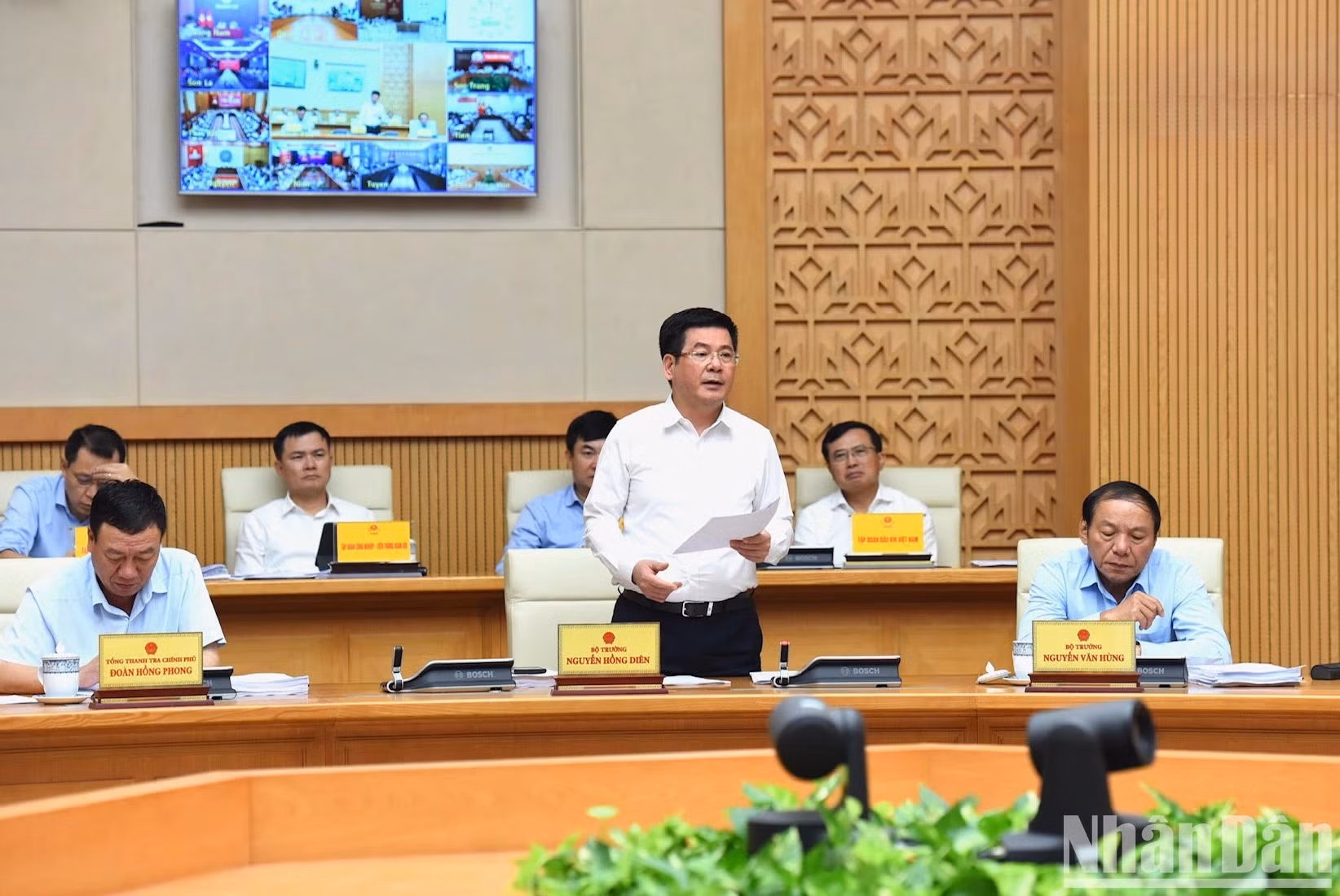 El ministro de Industria y Comercio, Nguyen Hong Dien.
