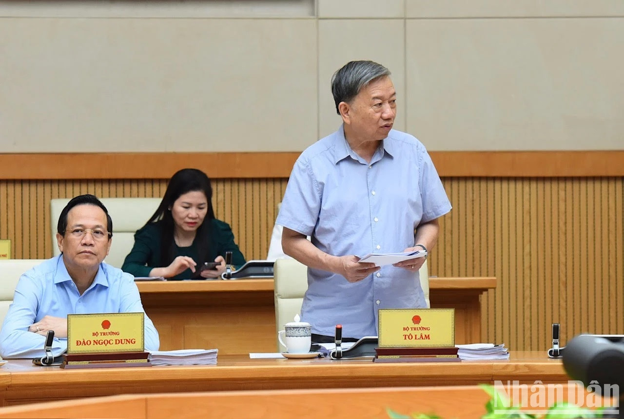 El ministro de Seguridad Pública, To Lam.