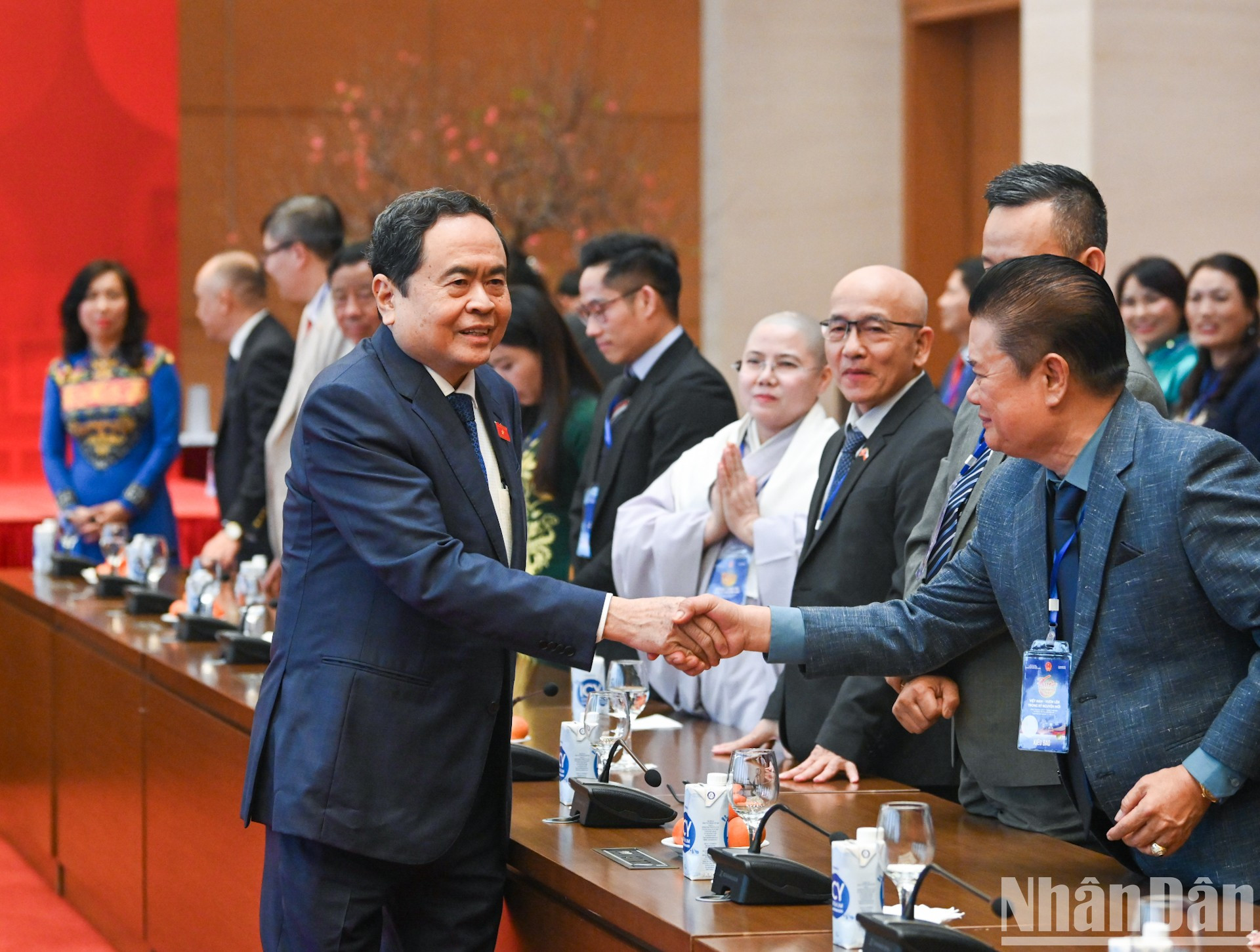 El presidente de la Asamblea Nacional de Vietnam, Tran Thanh Man, da la bienvenida a los delegados. El presidente de la Asamblea Nacional de Vietnam, Tran Thanh Man, da la bienvenida a los delegados.