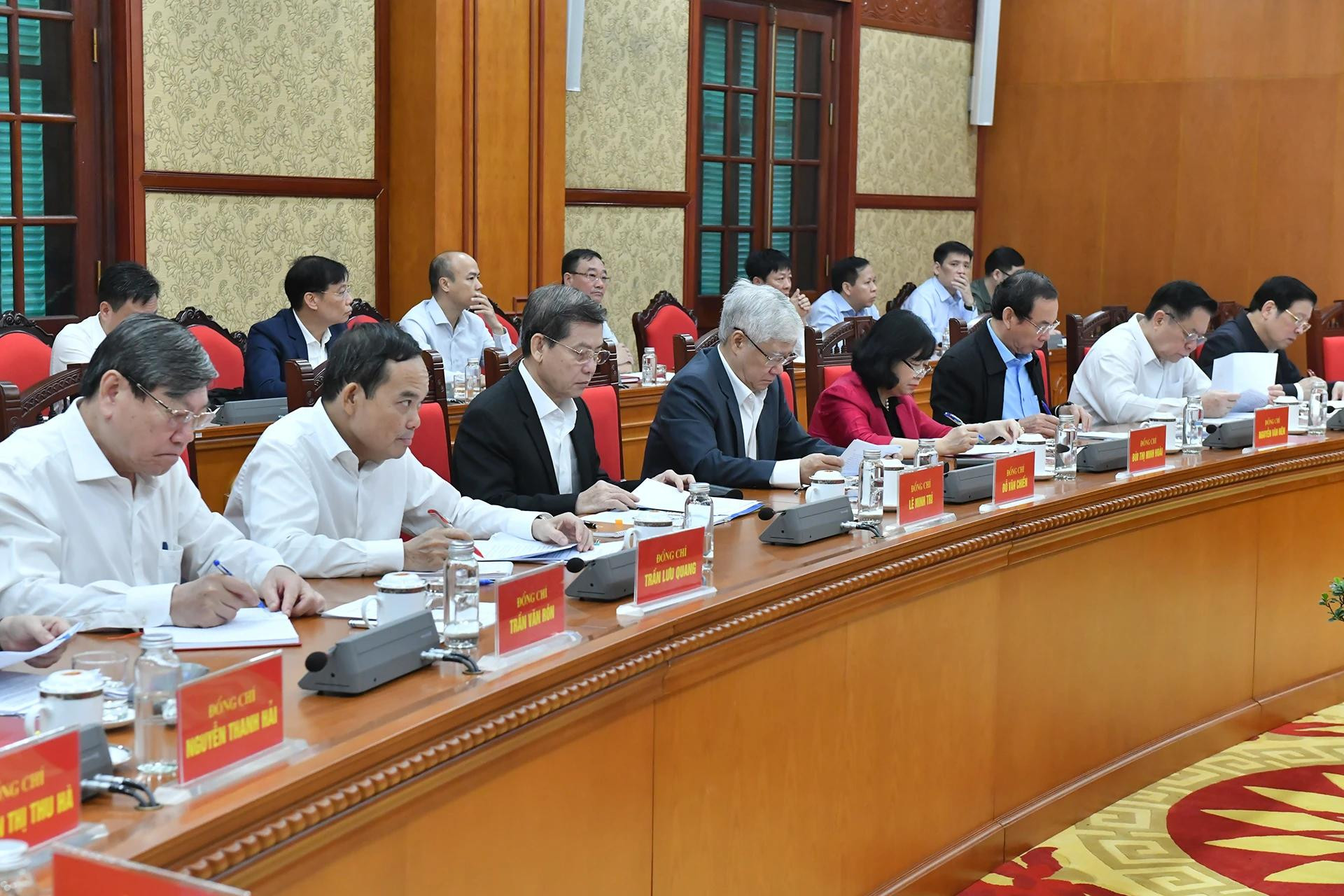 Miembros del comité directivo.