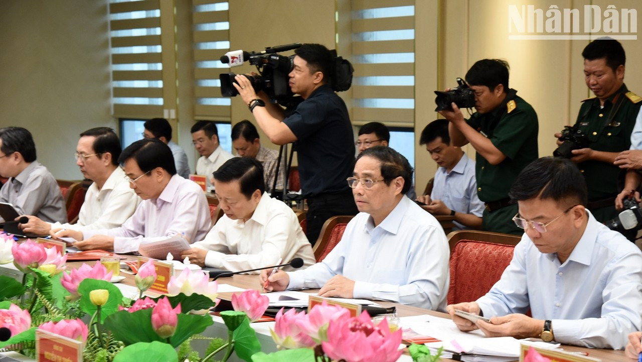 El jefe de Gobierno y sus acompañantes.