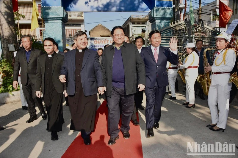 El jefe de Gobierno visita a sacerdotes y católicos en la norteña provincia de Bac Giang. El jefe de Gobierno visita a sacerdotes y católicos en la norteña provincia de Bac Giang.