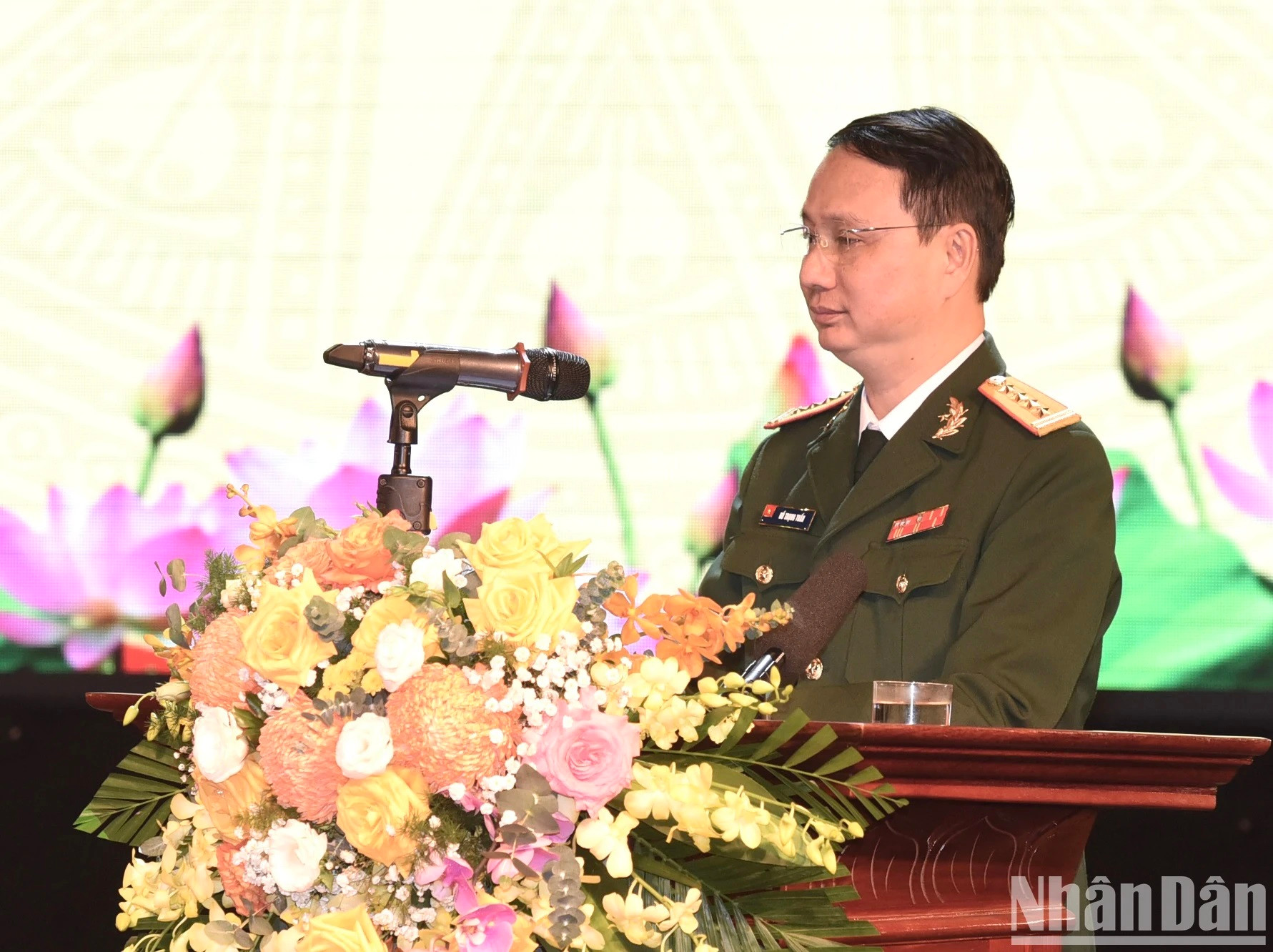 Un representante de la Universidad de Cultura y Arte Militar informa sobre la labor de enseñanza en esa institución. Un representante de la Universidad de Cultura y Arte Militar informa sobre la labor de enseñanza en esa institución.