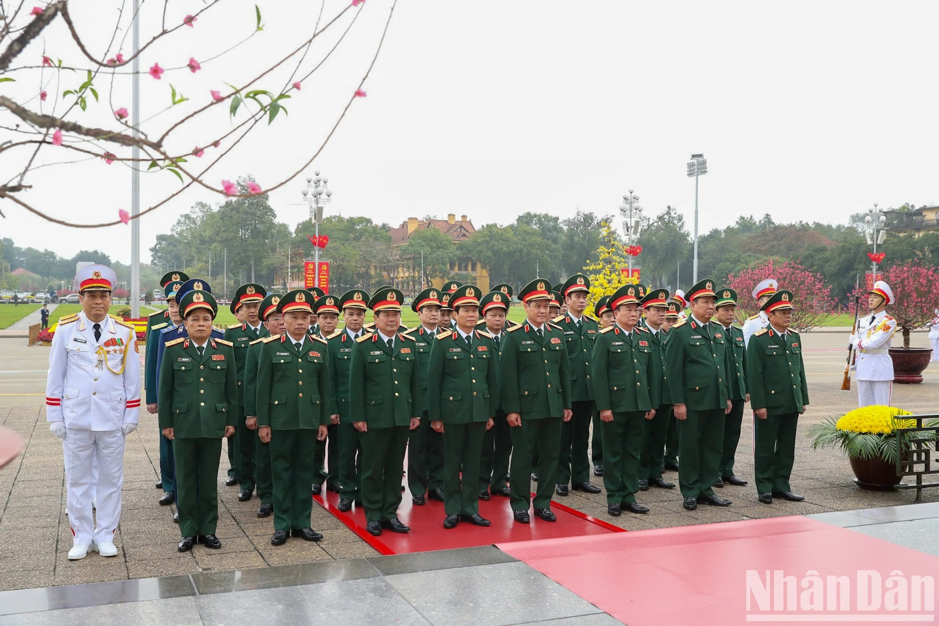 Los delegados de la Comisión Militar Central y el Ministerio de Defensa.