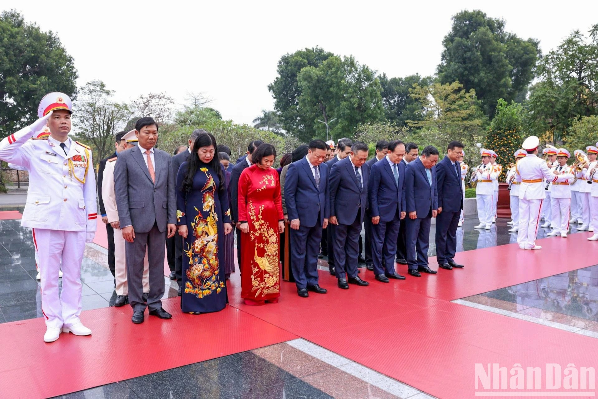 Miembros de la autoridad hanoyense.