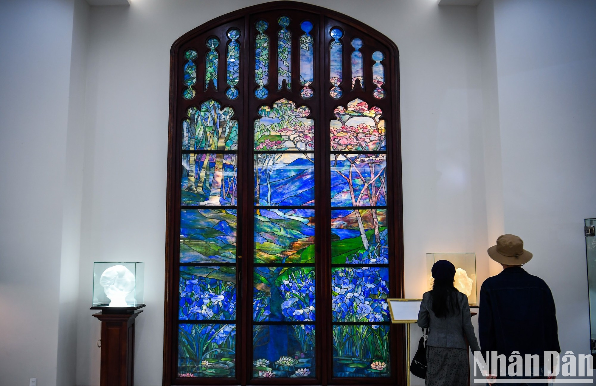 También pueden admirarse unos clásicos vitrales inspirados en la arquitectura gótica y la barroca que suelen aparecer en iglesias europeas.