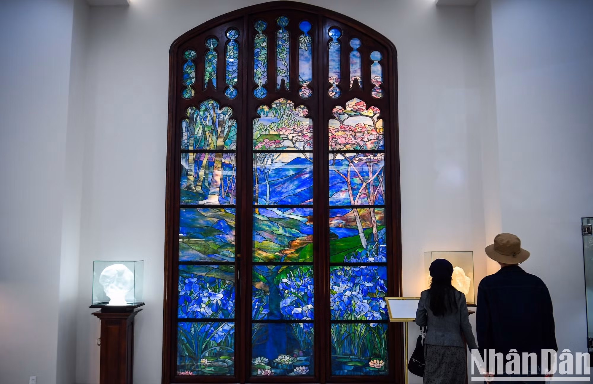 También pueden admirarse unos clásicos vitrales inspirados en la arquitectura gótica y la barroca que suelen aparecer en iglesias europeas.