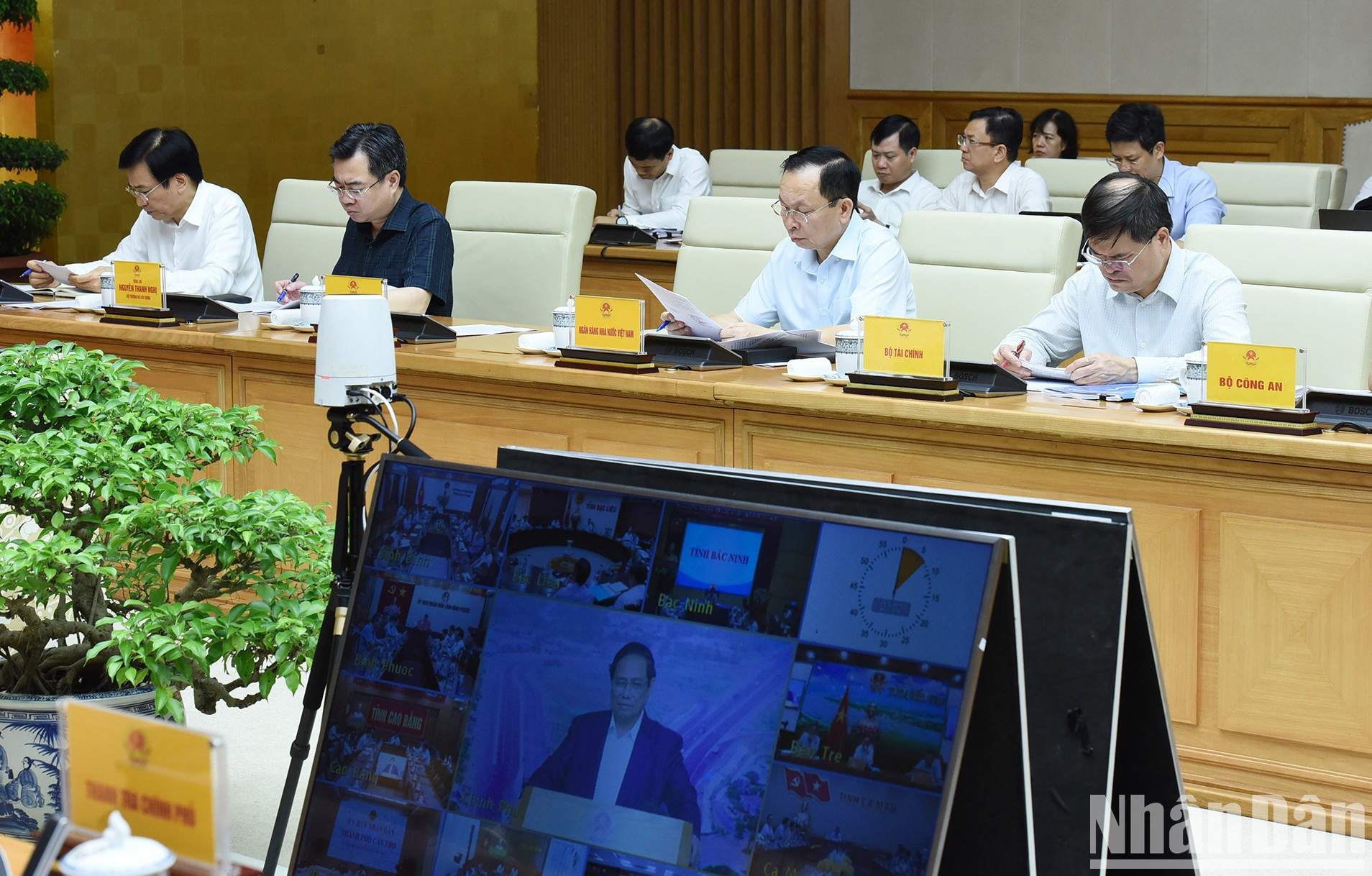 Representantes de ministerios y sectores.