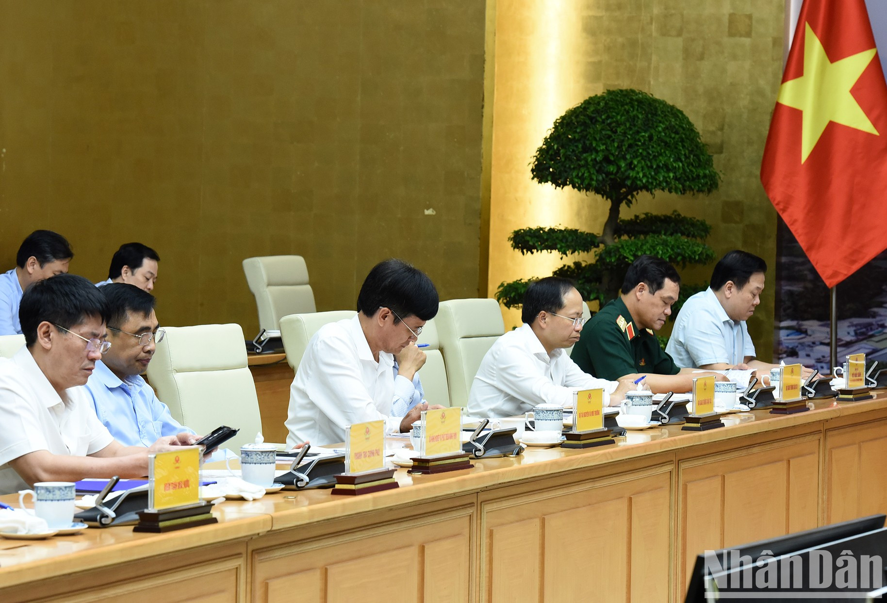 Representantes de ministerios y sectores.