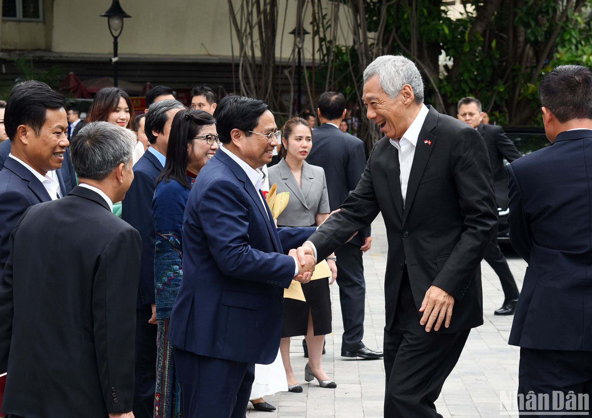 [Foto] Premieres de Vietnam y Singapur se reúnen con estudiantes de Universidad Nacional de Hanói