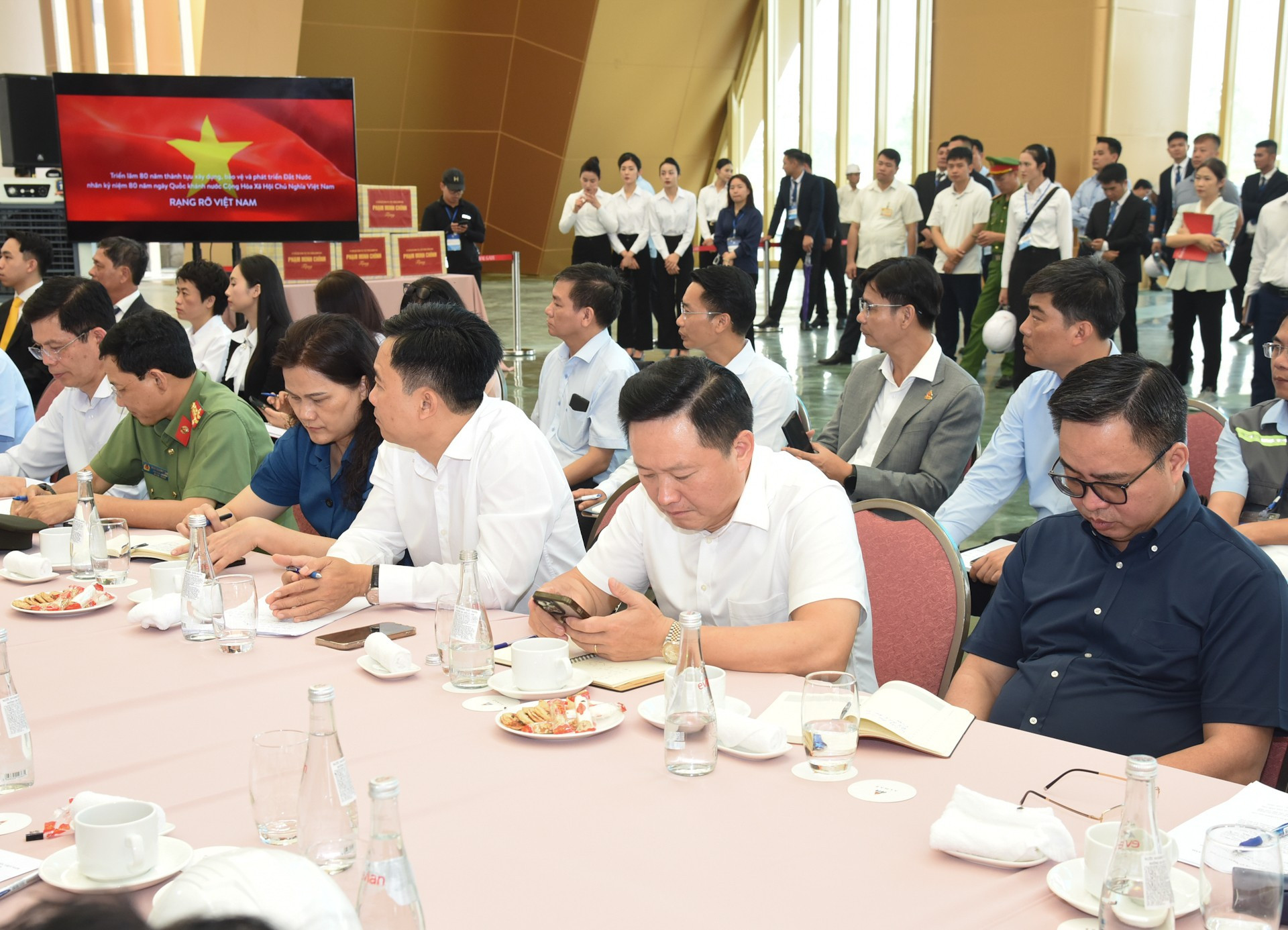 Delegados a la reunión. Delegados a la reunión.