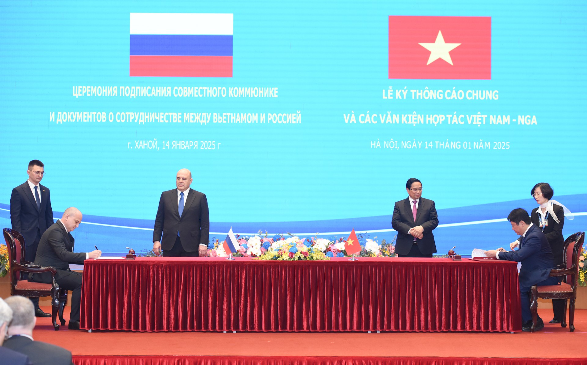 Los dos dirigentes presencian la firma de un memorando de entendimiento mutuo sobre fomento de cooperación en el sector de energía nuclear.