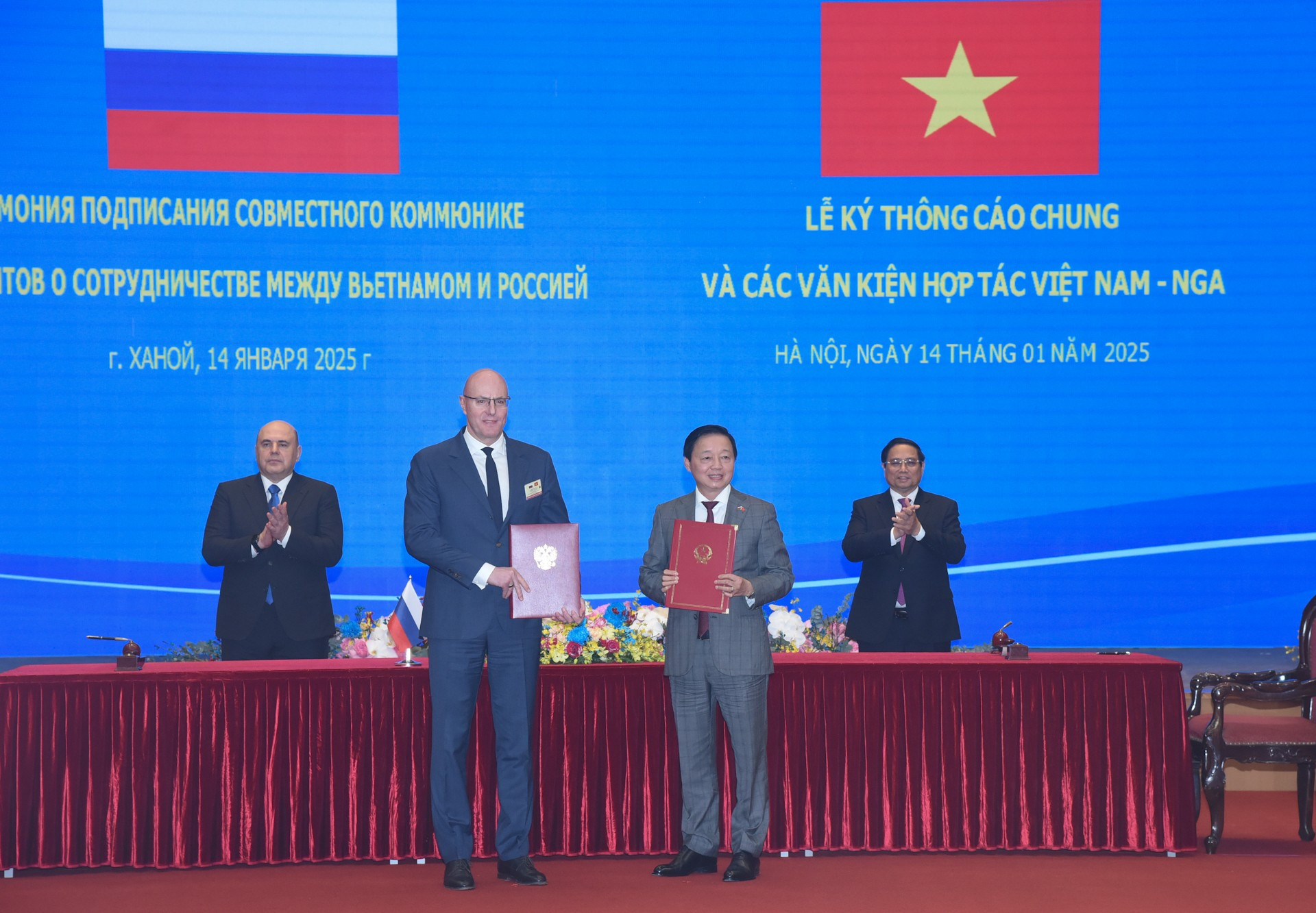 Los dos premieres presencian la firma del Comunicado conjunto entre los copresidentes del Comité Intergubernamental Vietnam-Rusia sobre el plan maestro de cooperación binacional hasta 2030.