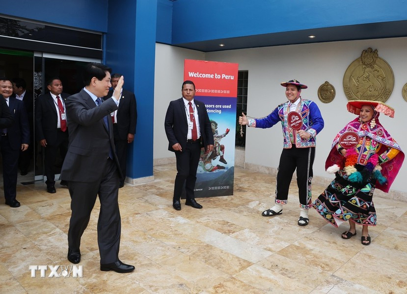 La bienvenida al presidente Luong Cuong en el Aeropuerto Internacional Jorge Chávez. La bienvenida al presidente Luong Cuong en el Aeropuerto Internacional Jorge Chávez.