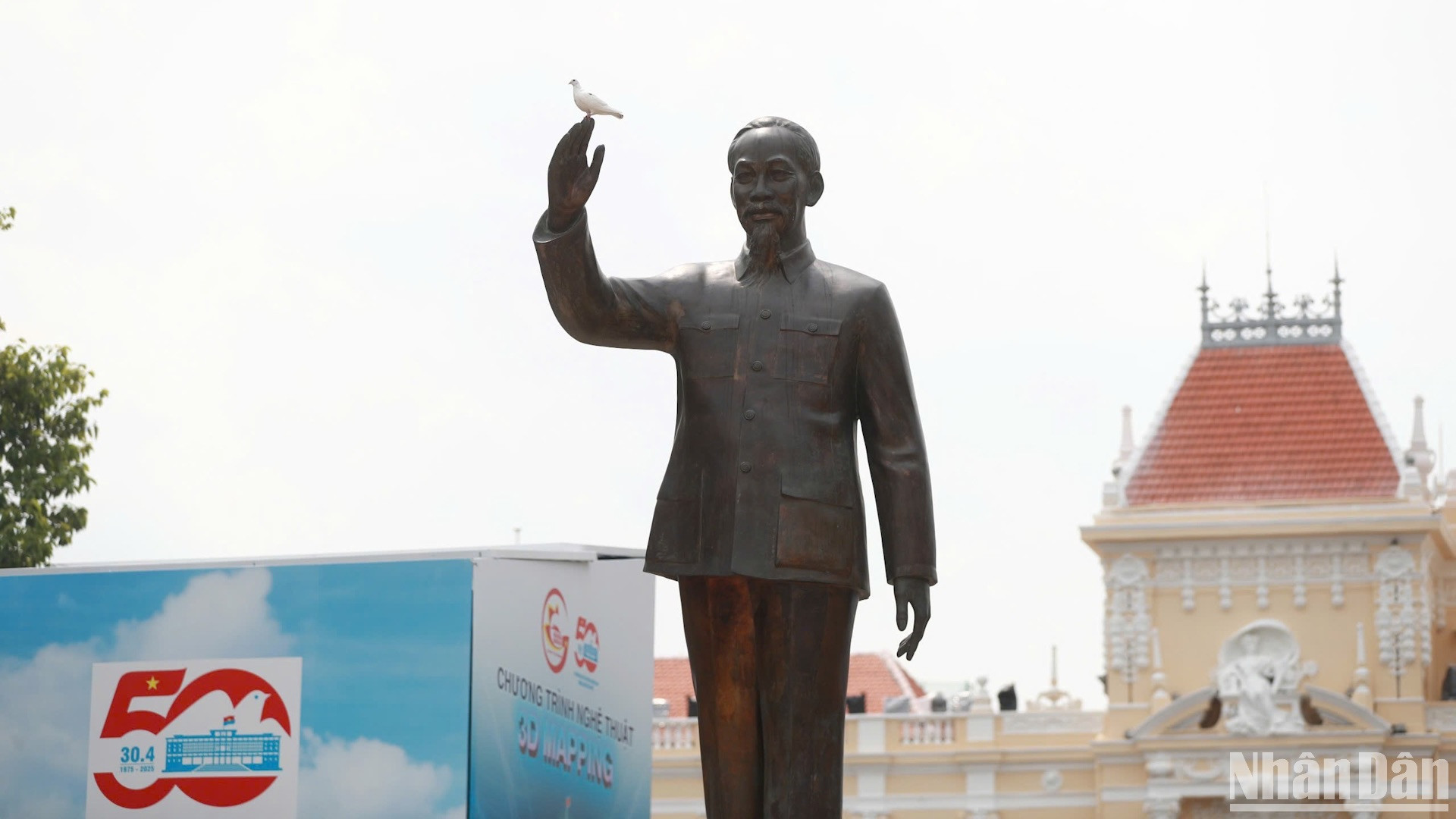 [Foto] Dirigentes del Partido y del Estado rinden homenaje al líder de la nación en Ciudad Ho Chi Minh