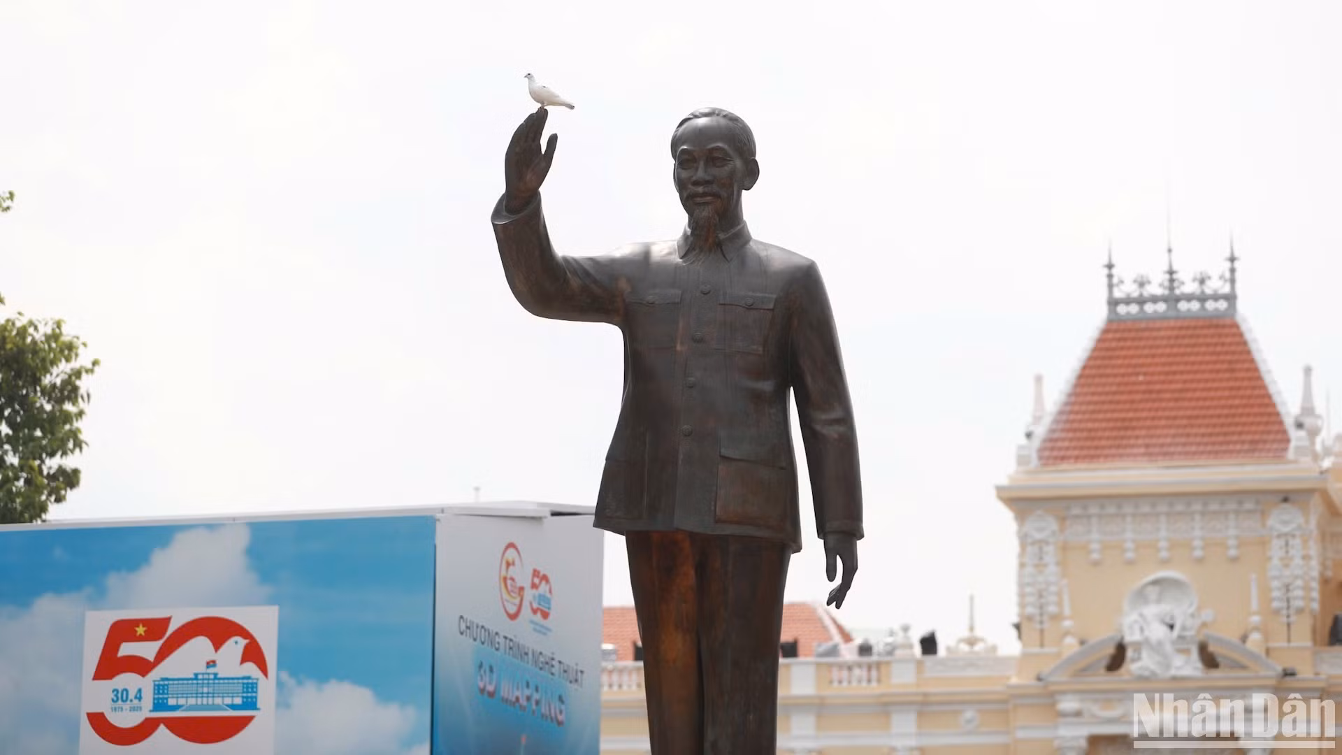 [Foto] Dirigentes del Partido y del Estado rinden homenaje al líder de la nación en Ciudad Ho Chi Minh