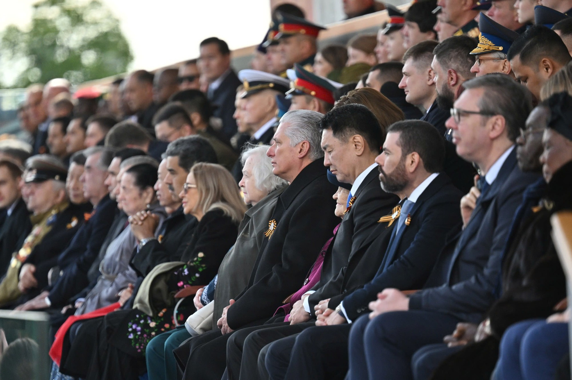 Líderes internacionales en las gradas para los invitados de honor. Líderes internacionales en las gradas para los invitados de honor.