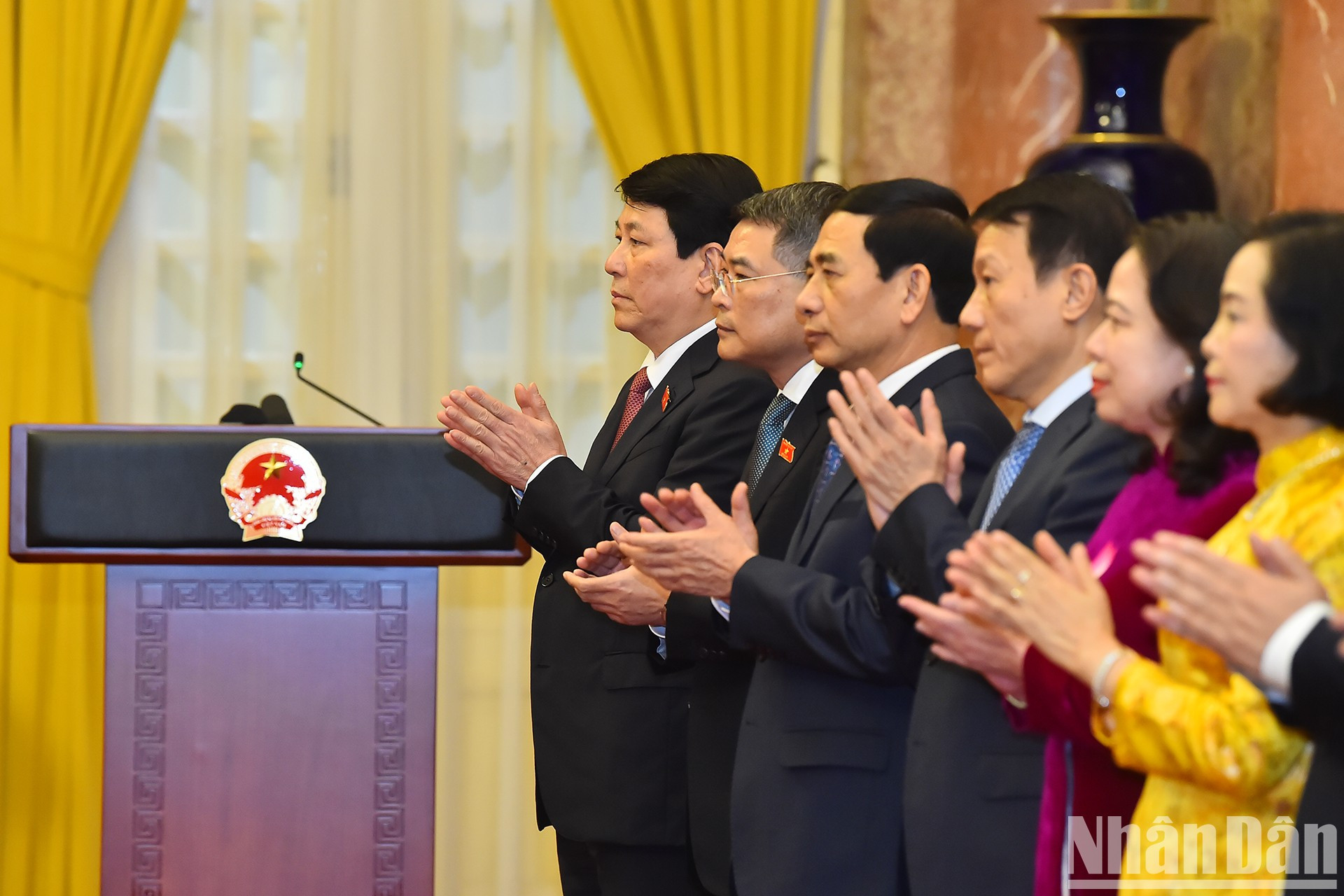 El presidente Luong Cuong y dirigentes del Partido y del Estado en la ceremonia. El presidente Luong Cuong y dirigentes del Partido y del Estado en la ceremonia.