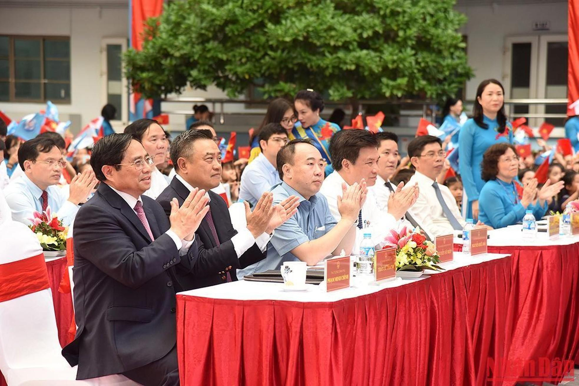 El premier y otros dignatarios en la ceremonia. El premier y otros dignatarios en la ceremonia.