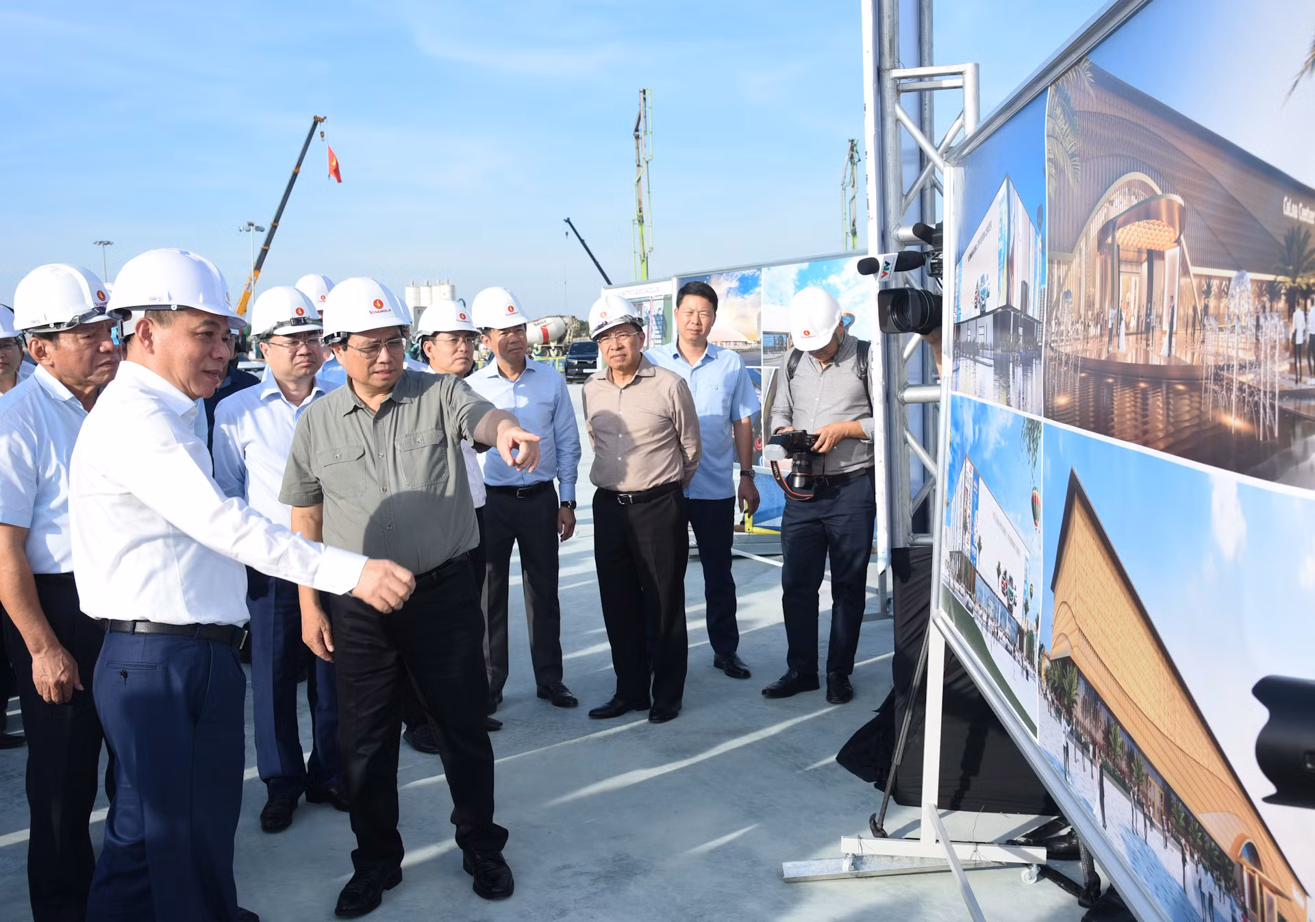 [Foto] Premier vietnamita inspecciona construcción del Centro Nacional de Exposiciones