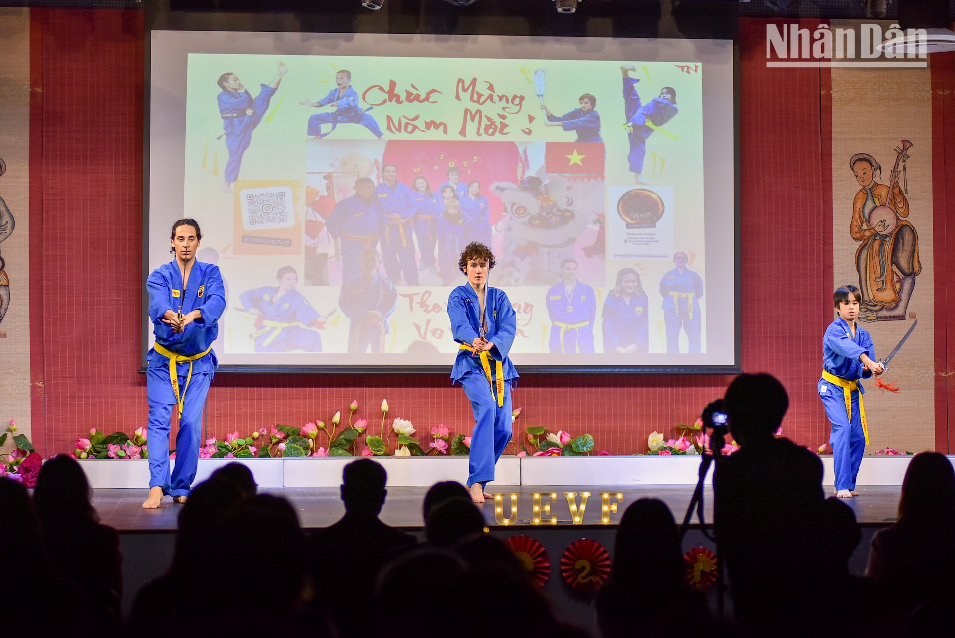 Una demostración de Vovinam, estilo de artes marciales típico de Vietnam, interpretada por miembros del Club de Thang Long Vovinam, entre ellos vietnamitas y franceses.