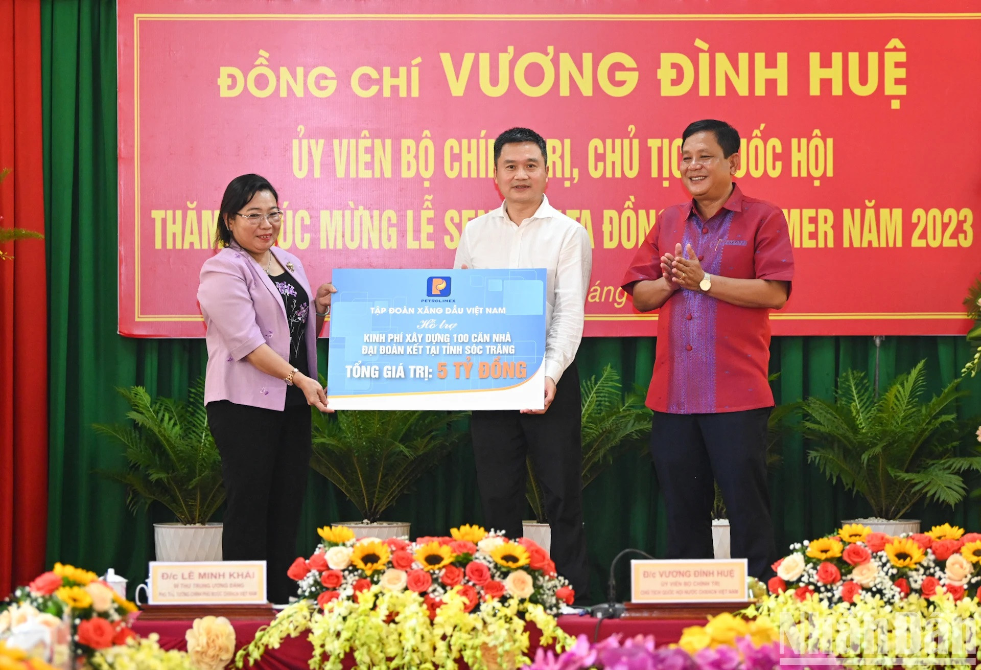 El Grupo Nacional de Petróleo de Vietnam otorga de manera simbólica a la provincia un paquete de financiación valorado en 205 mil dólares, que se destinará a la construcción de casas de caridad a los lugareños necesitados.