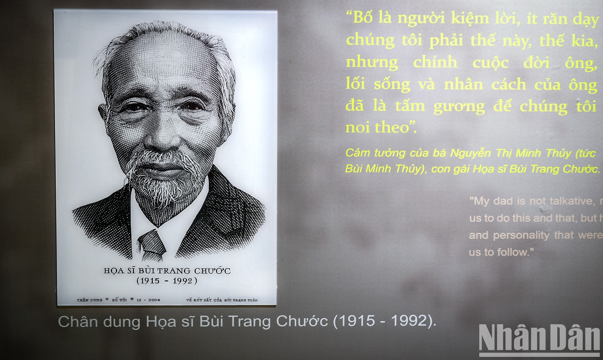 El pintor Bui Trang Chuoc (1915-1992). Este año el Estado le confirió póstumamente el Premio Ho Chi Minh, el galardón más prestigioso del país para los trabajos literarios y artísticos, por tres obras, incluido el escudo nacional. Además, se cumple el segundo aniversario del reconocimiento de su colección de bocetos del escudo de Vietnam como Tesoro Nacional. El pintor Bui Trang Chuoc (1915-1992). Este año el Estado le confirió póstumamente el Premio Ho Chi Minh, el galardón más prestigioso del país para los trabajos literarios y artísticos, por tres obras, incluido el escudo nacional. Además, se cumple el segundo aniversario del reconocimiento de su colección de bocetos del escudo de Vietnam como Tesoro Nacional.