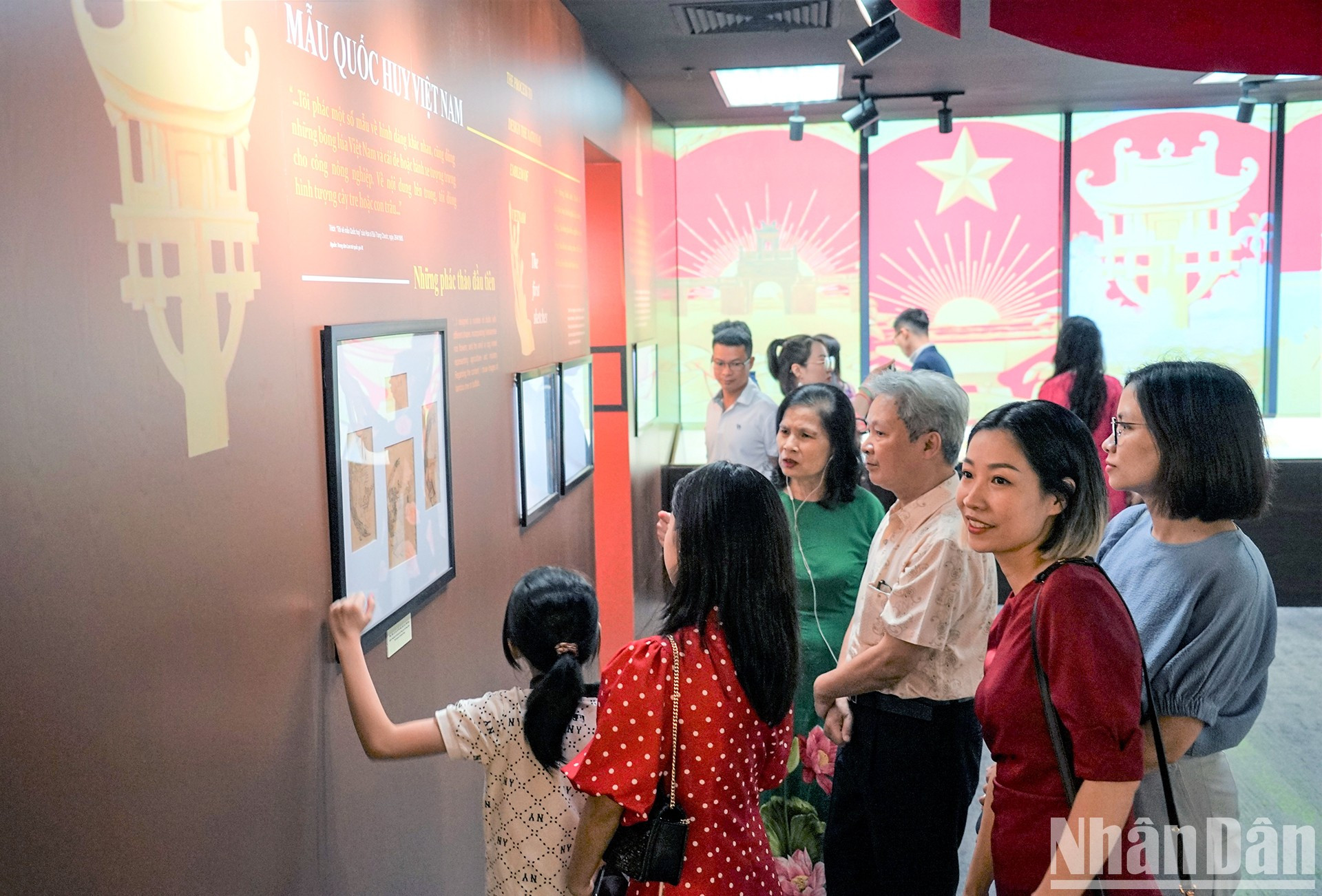 La exhibición se celebra en ocasión del 78 aniversario de la Revolución de Agosto (19 de agosto) y el Día Nacional (2 de septiembre). La exhibición se celebra en ocasión del 78 aniversario de la Revolución de Agosto (19 de agosto) y el Día Nacional (2 de septiembre).